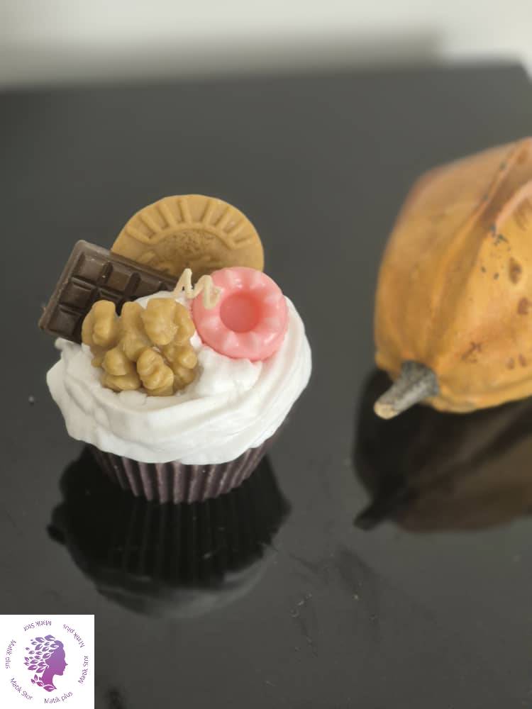کاپ کیک شمع گردو و شکلات